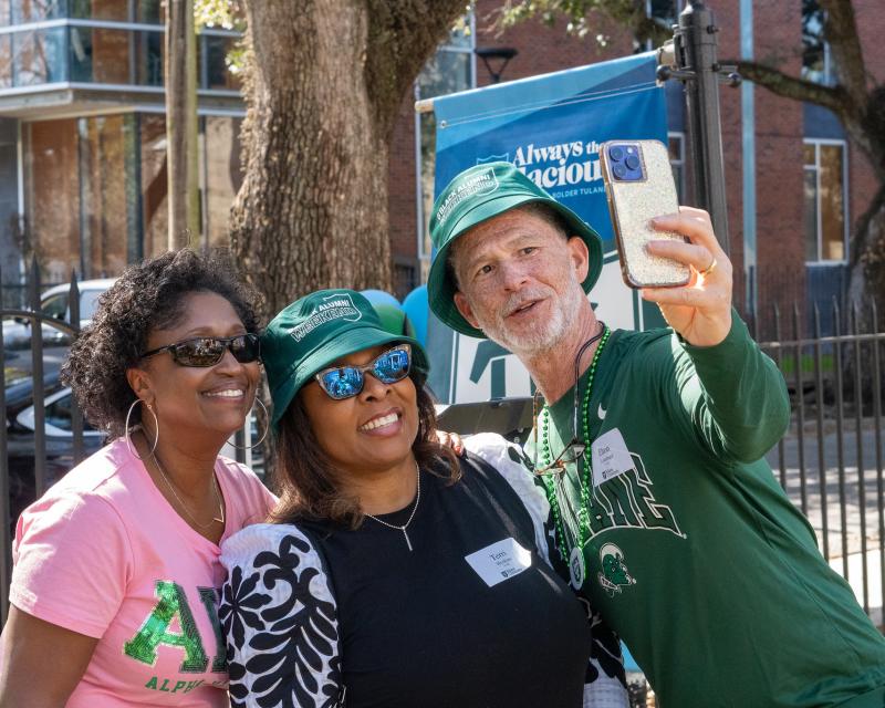 Tulane Alumni Take Selfies at Black Alumni Weekend