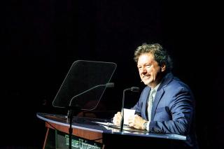 Peter Ricchiuti speaking at a podium.